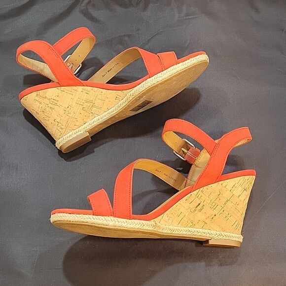 BRAND NEW DVBY DOLCE VITA MULTI-STRAP WEDGE STYLE OPEN TOE SANDAL - Picture 11 of 16